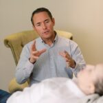 nawyki szczęścia, codzienna rutyna, dobrostan, psychologia pozytywna, małe działania, jakość życia, satysfakcja, zmiana nawyków, uważność, wdzięczność